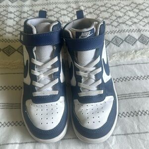 Nike Court Borough Sneakers